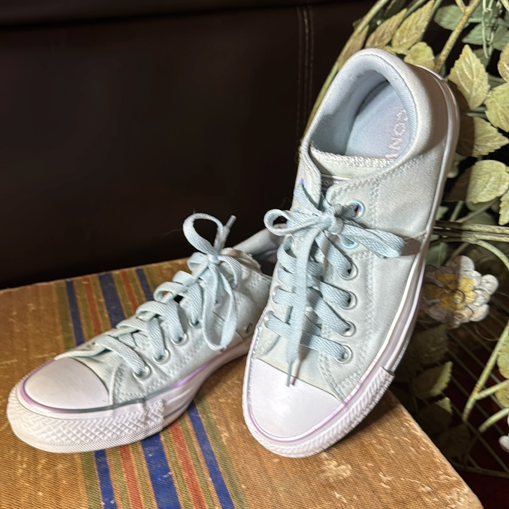 Converse All Star Light Blue Iridescent Piping Women’s 6.5 Tennis Shoes